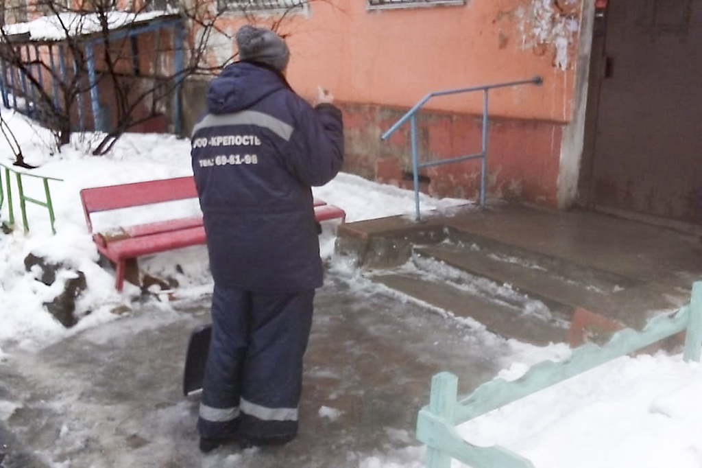 Первый замглавы Находки Олег Кутняшенко дал задание управляющим компаниям привлекать технику для расчистки дворов