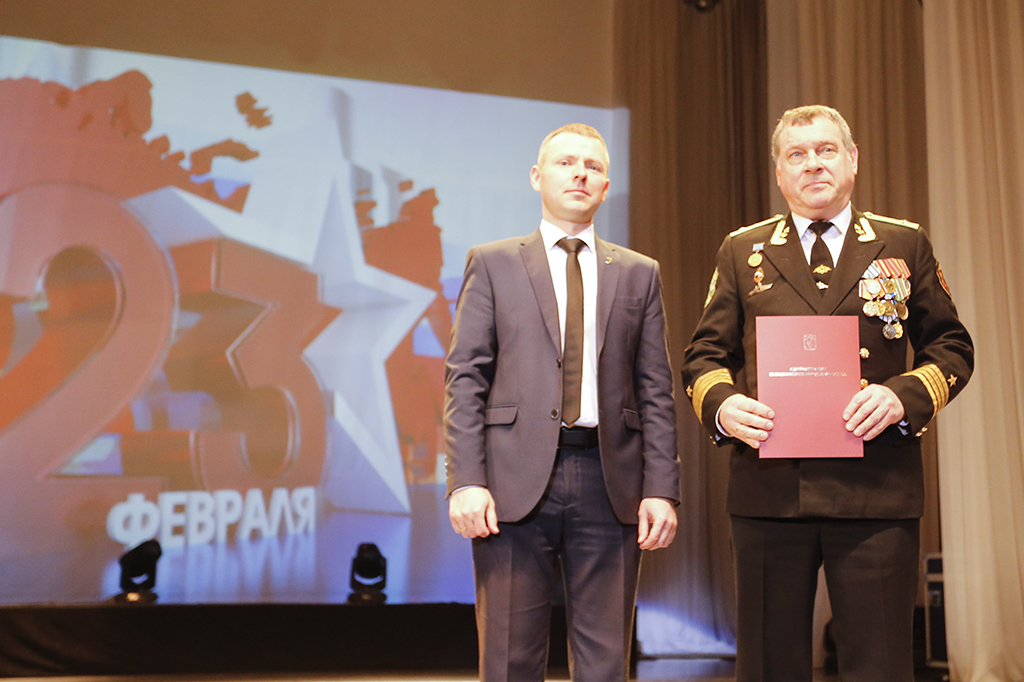 Защитников Отечества, ветеранов и кадетов наградили на торжественном собрании в Центре культуры