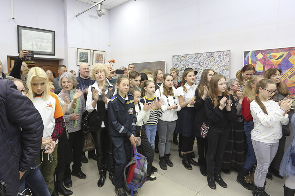 «Добро пожаловать!» — в «Вернисаже» открылась юбилейная выставка Александра Шалагина