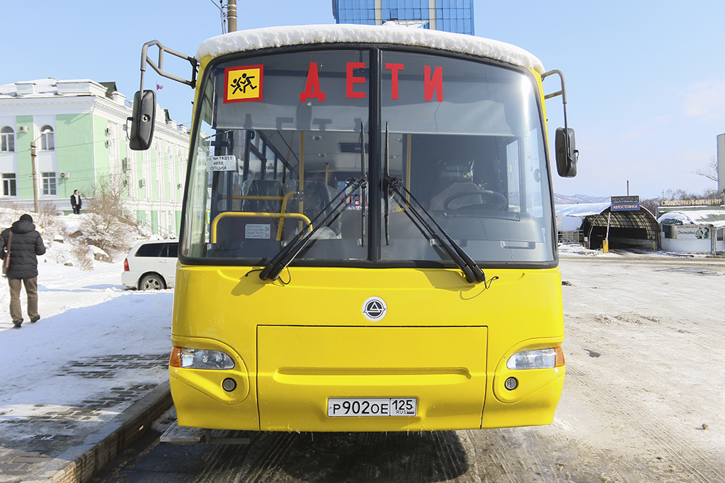 Новый школьный автобус поступил в распоряжение школы № 18 во Врангеле