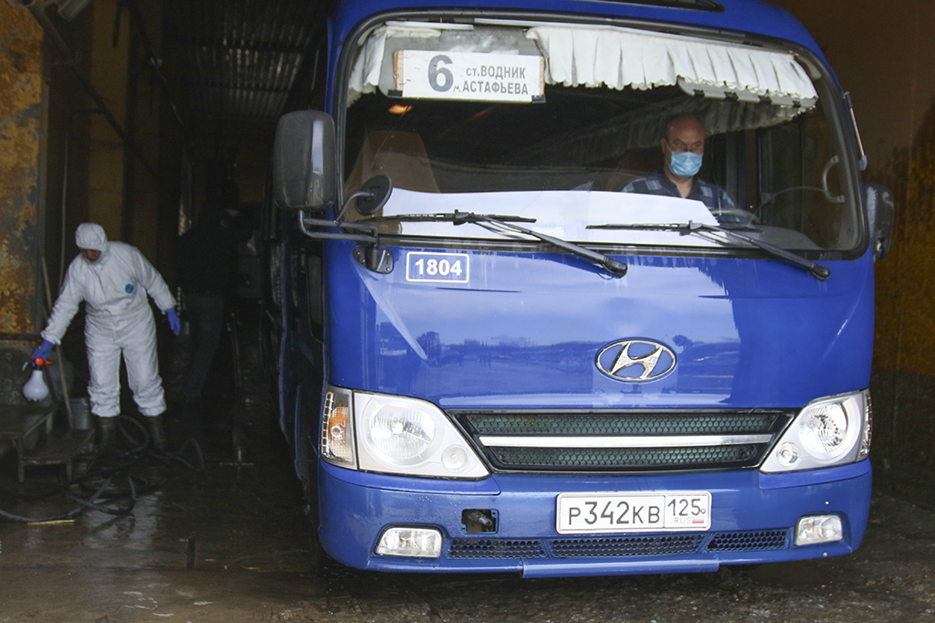 Общественные наблюдатели проверили, как дезинфицируют пассажирские автобусы в Находке