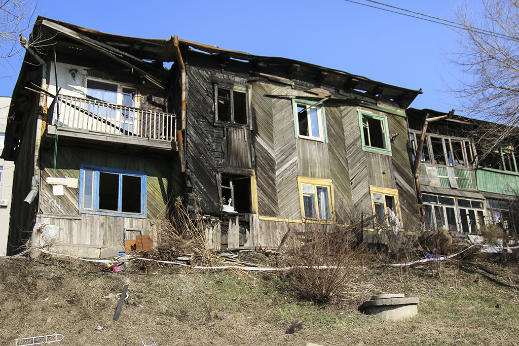 Семьям из сгоревшего в Находке дома предоставят жилье из муниципального фонда