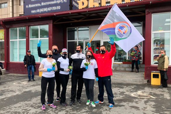 Бесплатные маски и перчатки — нуждающимся: находкинские любители бега и стивидорная компания «Малый порт» провели совместную акцию