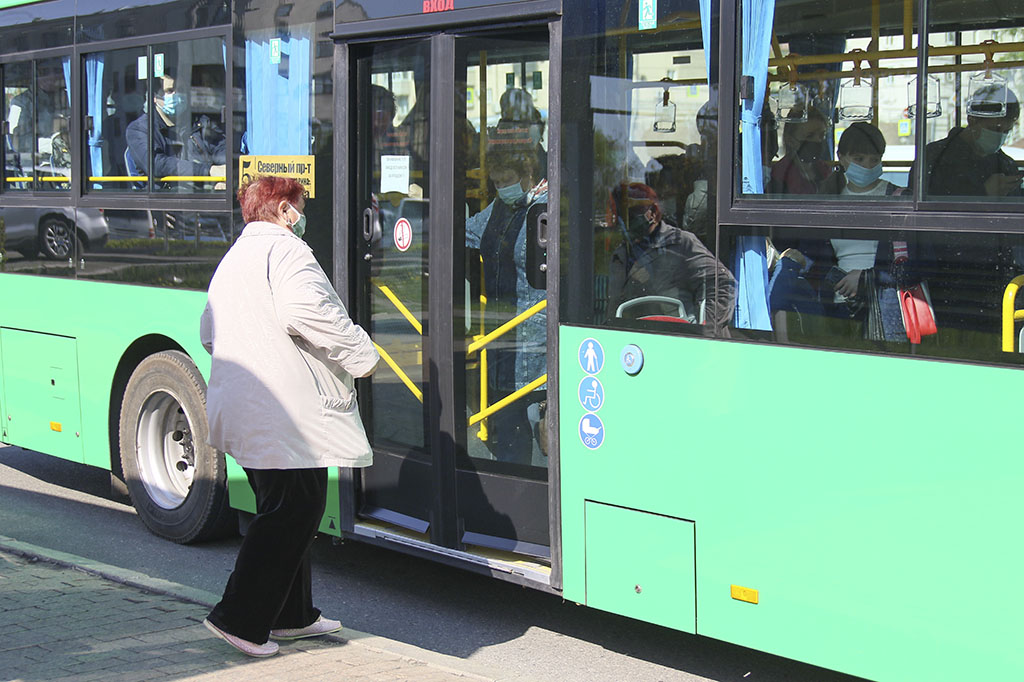 Самые большие и современные в городе автобусы вышли на городские маршруты
