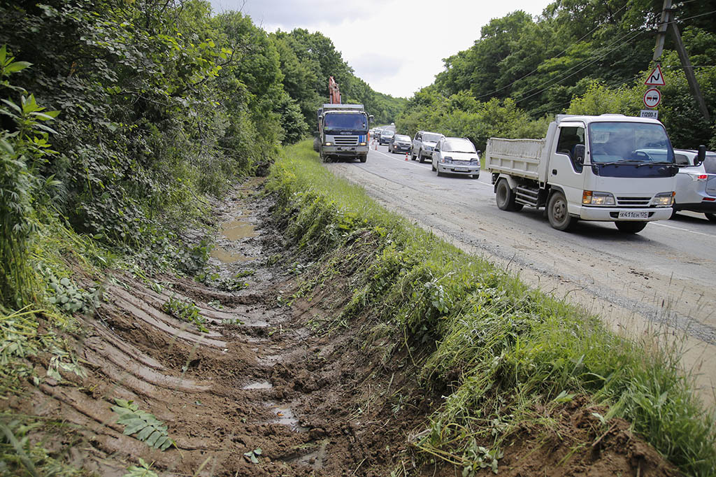 В Находке начался ремонт дороги к поселку Приисковому, но для движения транспорта с 14 июля её перекрывать не будут