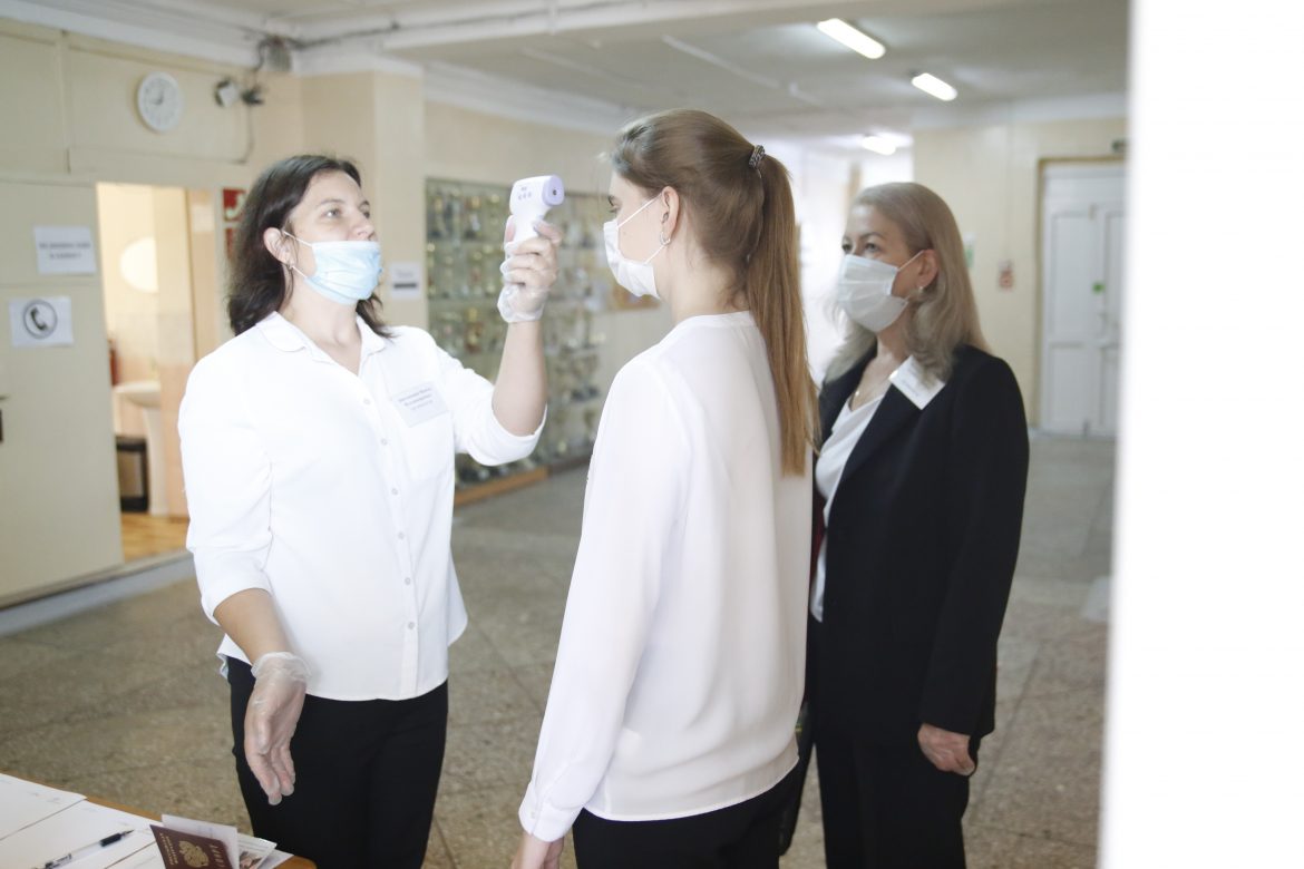 Безопасные экзамены: в Находке «Единая Россия» помогла обеспечить школы средствами индивидуальной защиты