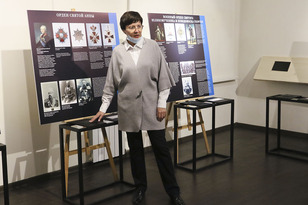 Инклюзивная выставка «Награды России» открылась в городском музее