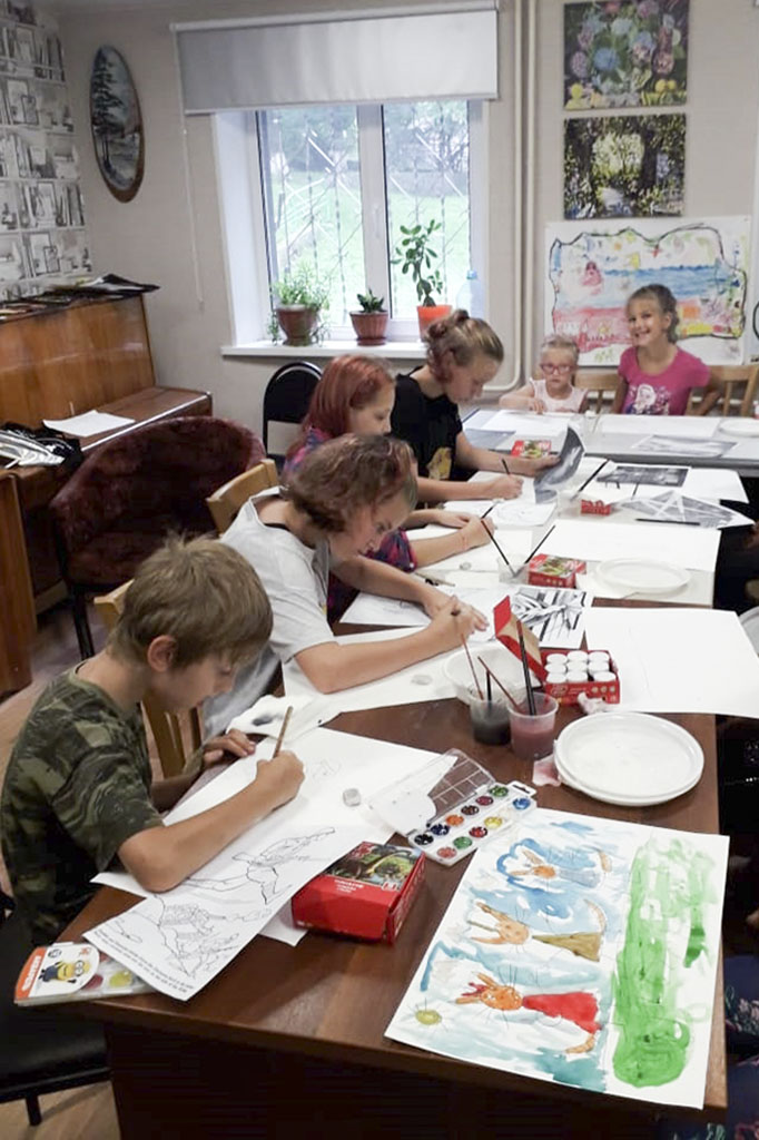 Школа юных художников работает в находкинском обществе инвалидов