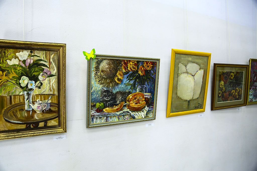 Картинная галерея «Вернисаж» приглашает на коллективную выставку «Цветочная фантазия»