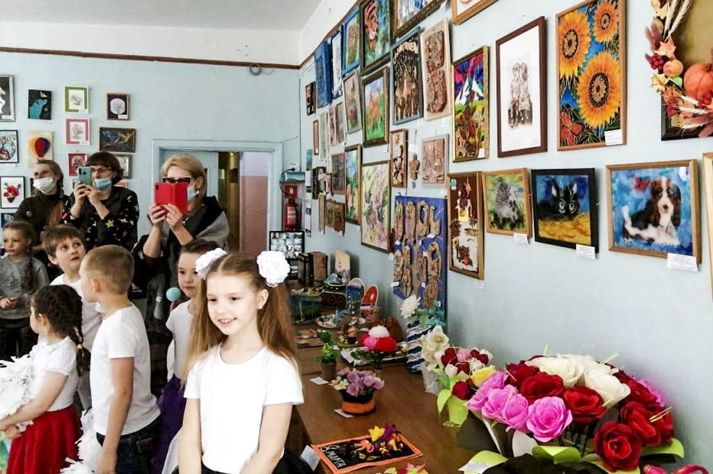 Традиционная выставка декоративно-прикладного искусства «Мир глазами детей» открылась в Доме детского творчества