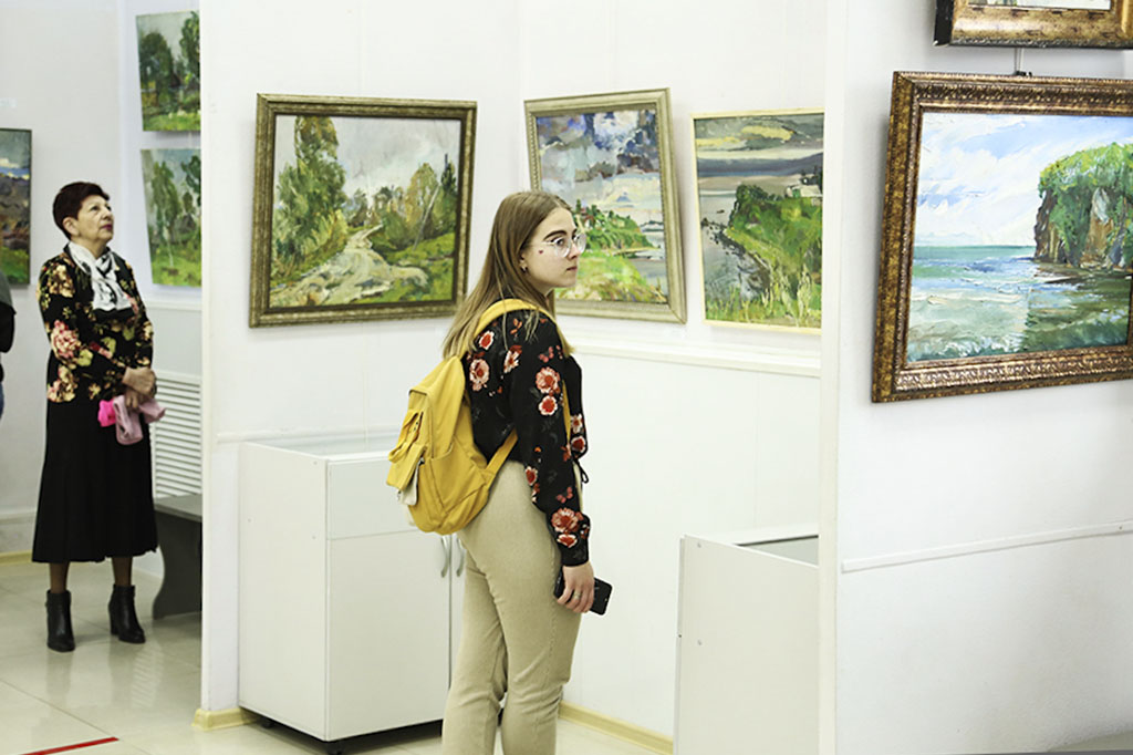 Краски, холст и вдохновение: «Вернисаж» приглашает на выставку «Мастерская»