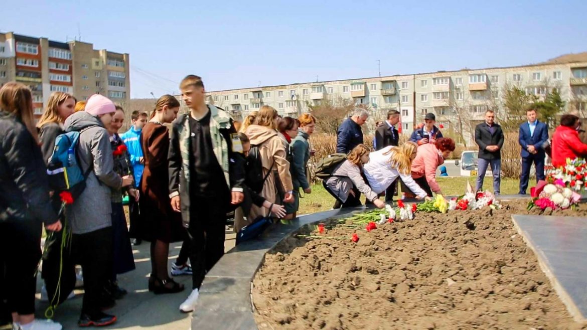 «Восточный Порт» и жители Врангеля почтили память Виктора Васяновича