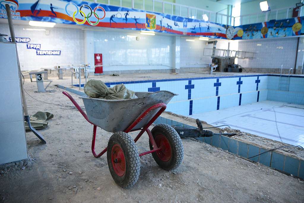 В Находке ремонтируют городской бассейн