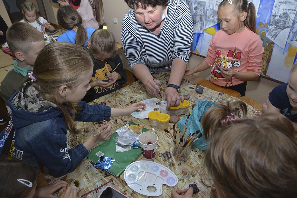 Радости каникул: дети активно и творчески проводят время в пришкольных лагерях