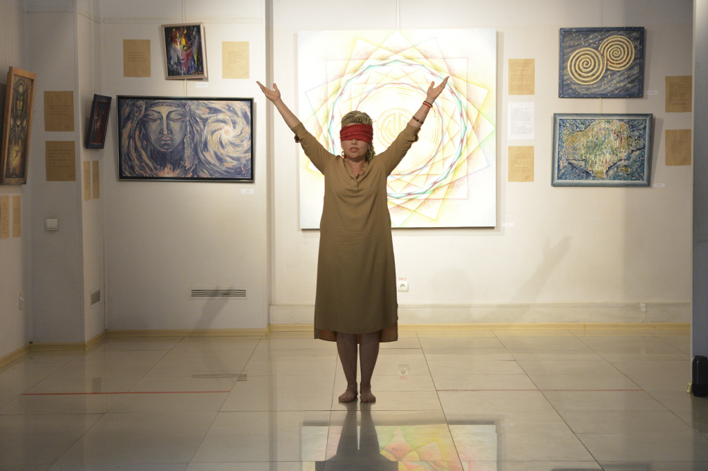 Космизм, символизм и поэзия: «Вернисаж» приглашает на выставку «Единое»