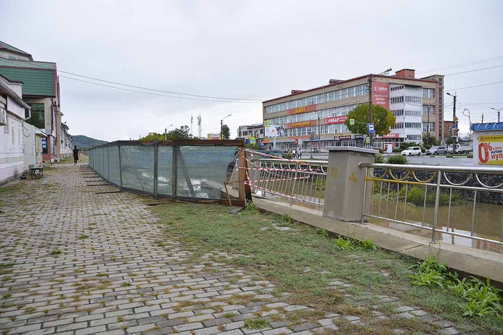 Последствия обрушения подпорной стенки на реке Каменке будут устранены