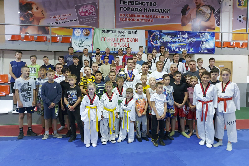 Чемпиона России по боксу чествовали в Находке