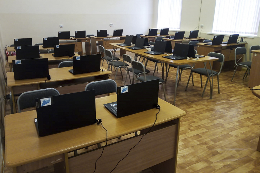 Школы Находки получили компьютерное оборудование по нацпроекту